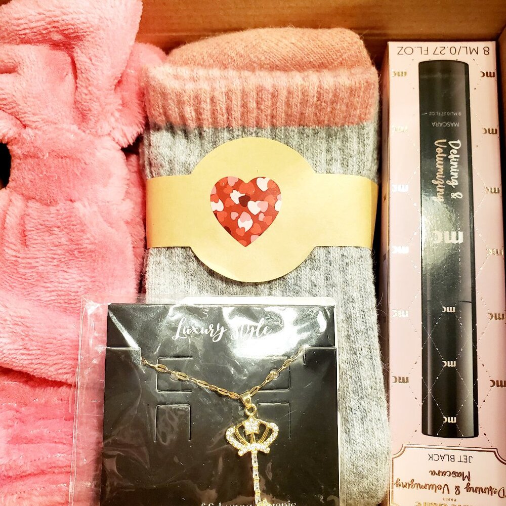 Teen girls' Christmas self.care gift set